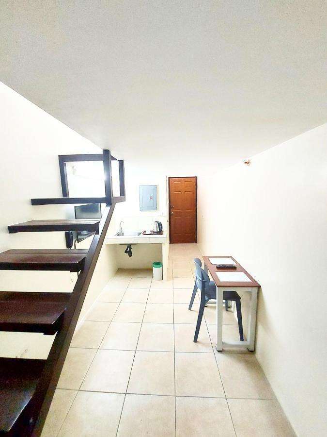 Airobedz Manila - A Value Hotel Ngoại thất bức ảnh